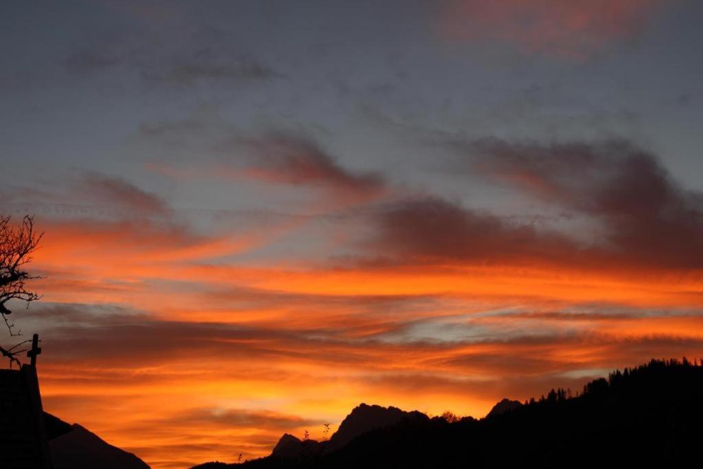 Pfeiffer Alm Am Sonnenhang Mit Blick Auf Die Zugspitze Garmisch-Partenkirchen Ngoại thất bức ảnh