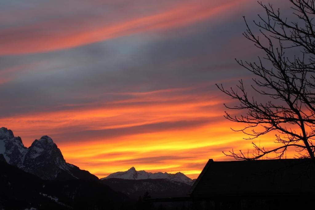 Pfeiffer Alm Am Sonnenhang Mit Blick Auf Die Zugspitze Garmisch-Partenkirchen Ngoại thất bức ảnh