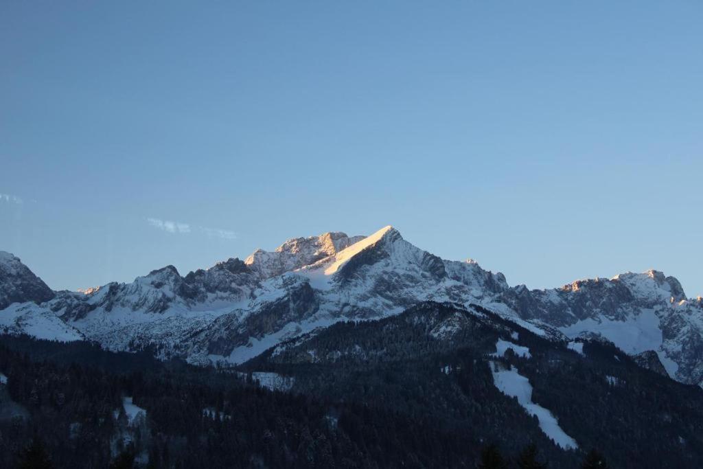 Pfeiffer Alm Am Sonnenhang Mit Blick Auf Die Zugspitze Garmisch-Partenkirchen Ngoại thất bức ảnh